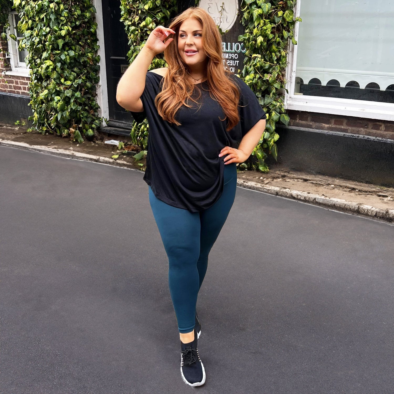 Debbie Off Shoulder Tee - Negro