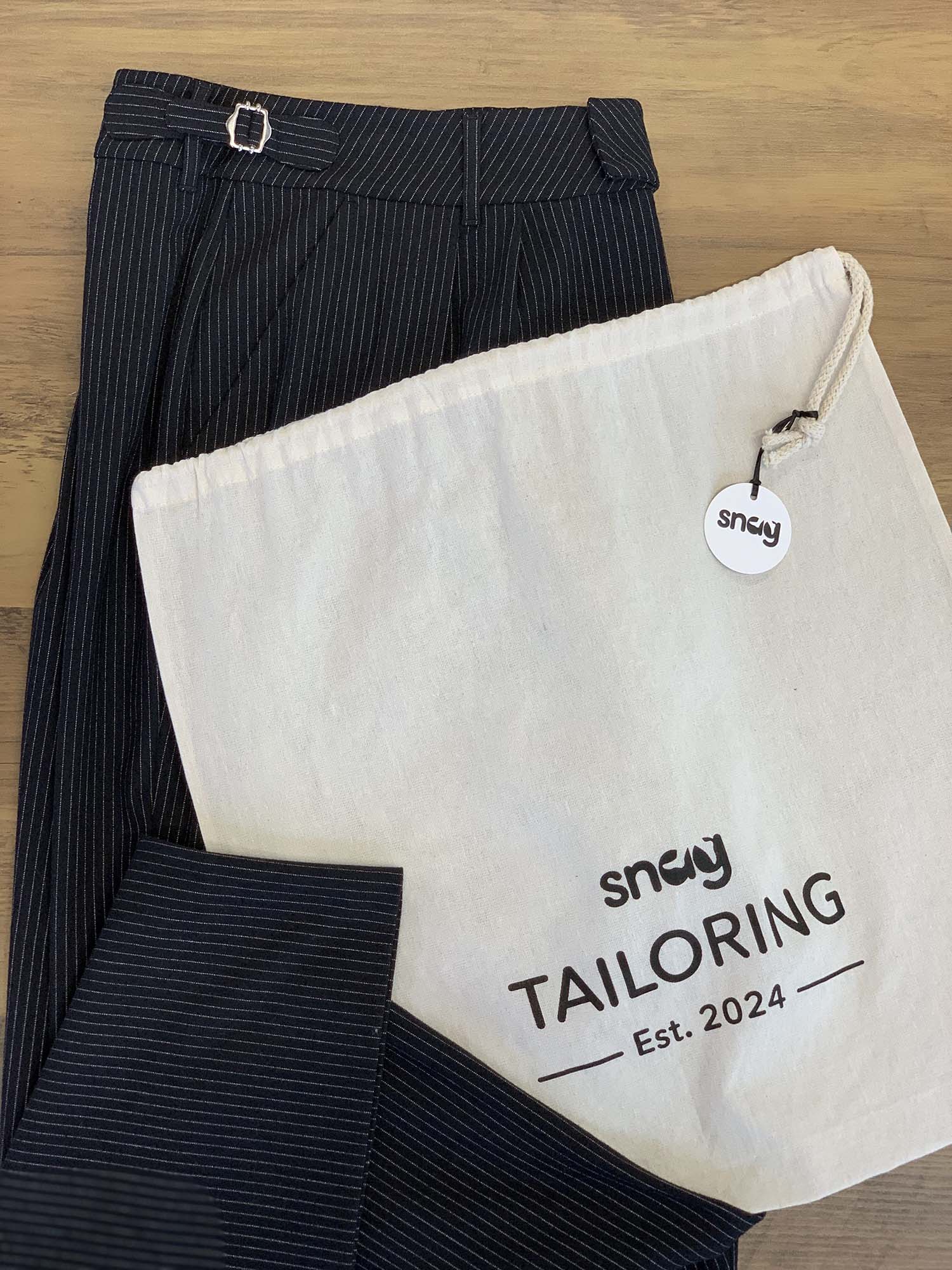 Pantalones a medida de rayas de pierna - negros