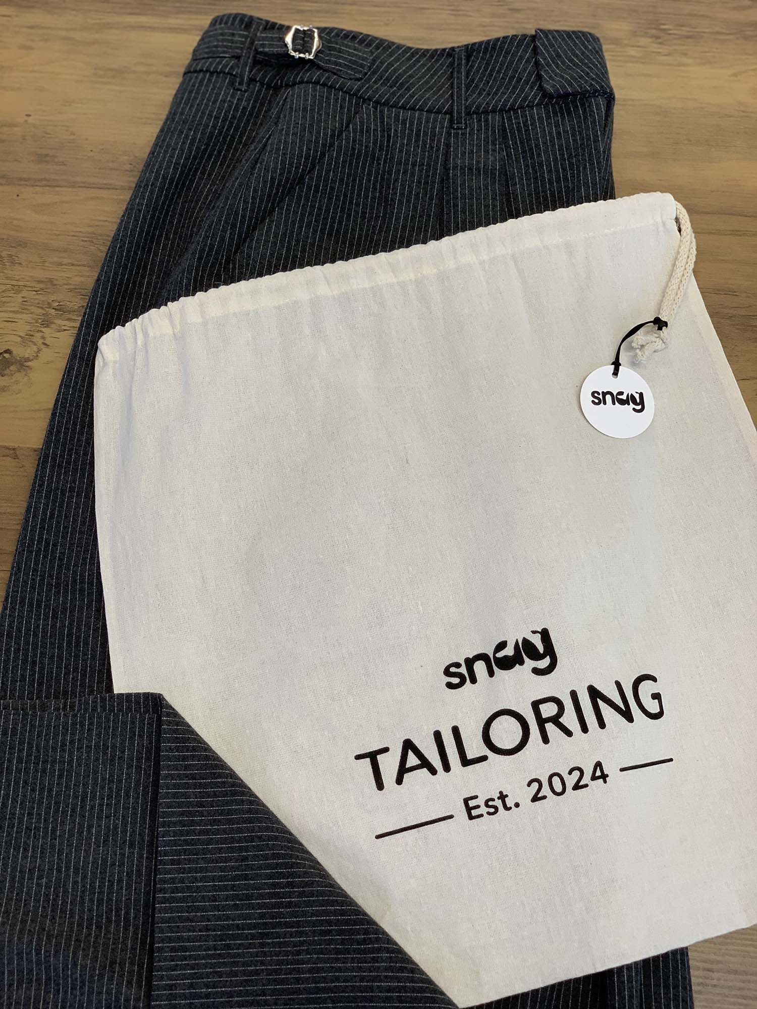 Pantalones a medida de rayas de pierna - carbón