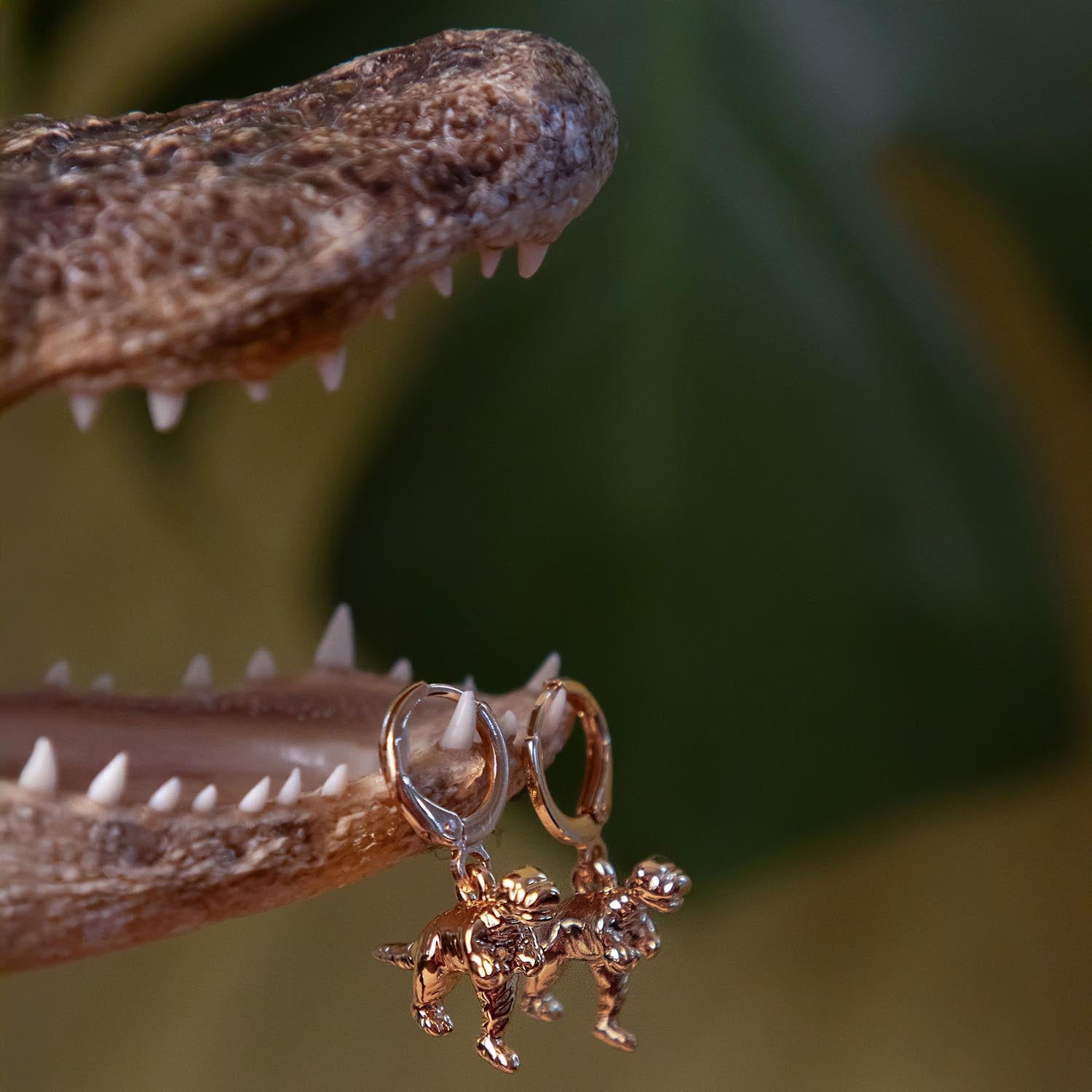 Pendientes de aro de dinosaurio - oro