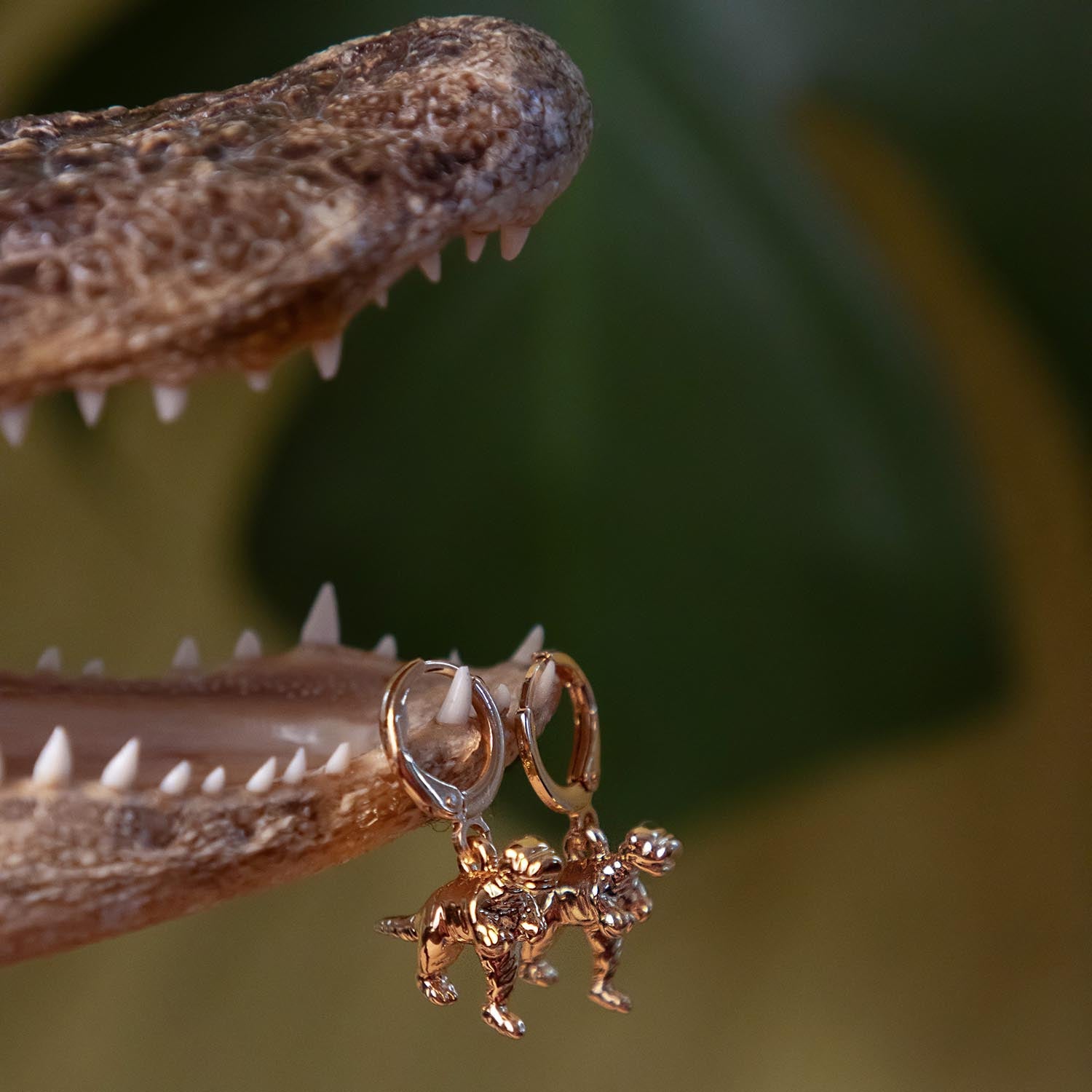 Pendientes de aro de dinosaurio - oro