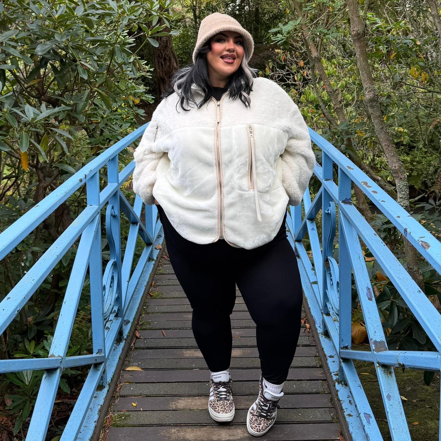 Sophie - Size G - 5ft 3