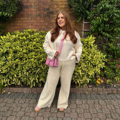 Abi, 5'2" / 158cm - Size E